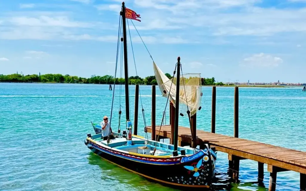 The Bragozzo Stella, a classic 1965 boat, ready to take guests on a boat tour around the lagoon of Venice